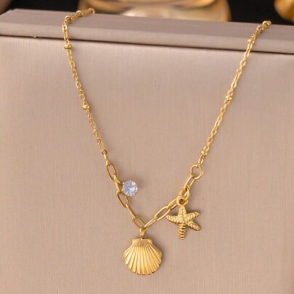 18k Gold Filled Seashell and Starfish Charm Necklace - Picture 1 of 2